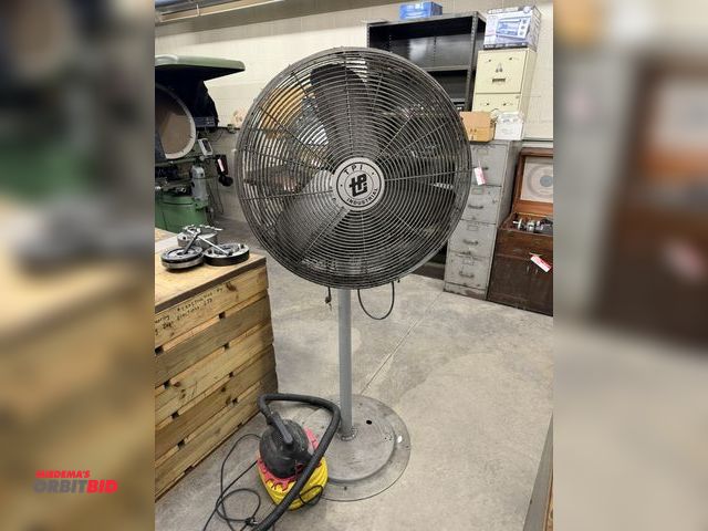Lot 1-1809 - (1) TPI, 30" pedestal shop fan, and (1) Stinger, 2.5 gallon wet/dry vac.