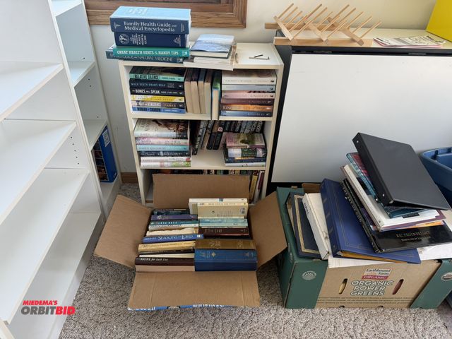 Lot 1-19195 - Large lot of assorted books, includes Karen Kingsbury, assorted bibles, that does not include white ...