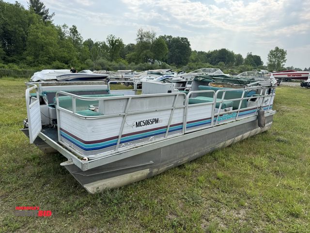 Lot 1-6515 - (1) Lowe Family 200 20' pontoon boat, for parts or repair only, 70 HP Johnson outboard motor, condit...