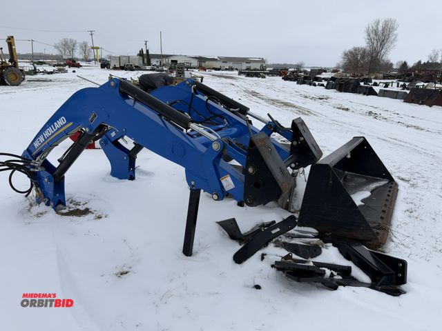 Lot 1-11752 - (1) New Holland, model 720LU-00047589339, loader tractor arms with bucket, Product ID #YMWT-Y-00211,...