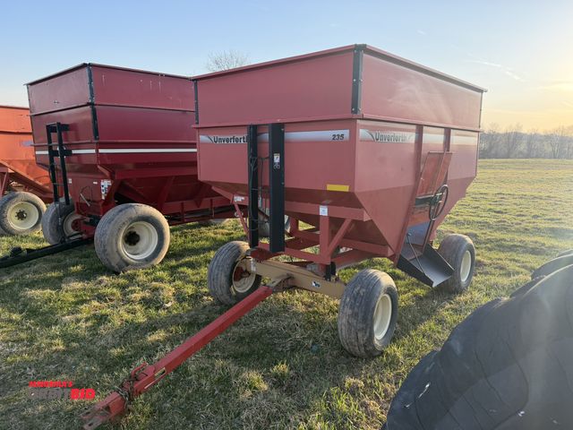 Lot 1-19105 - (1) Unverferth 235 Gravity Wagon on Unverferth G10 gear, extendable tongue, 12L-15 tires, light kit,...