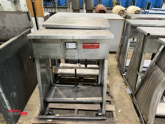 Lot 1-5115 - Lot of (1) 32" width x 36" height x 16" depth, and (2) 32" width x 40.5" height x 16" depth stainles...