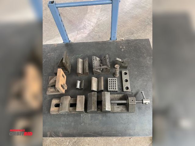 Lot 1-3562 - Mini Machinist vise, V-Blocks, and Angle Plates
