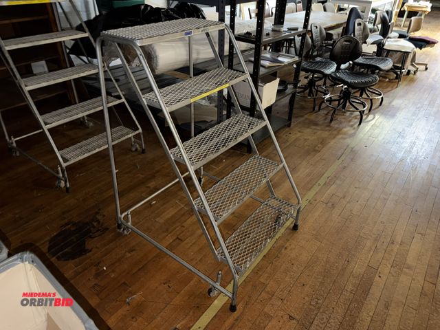 Lot 1-4785 - (1) Ballymore Company 5-step warehouse ladder, 26.5" wide x 48" tall, 250 lb. capacity.