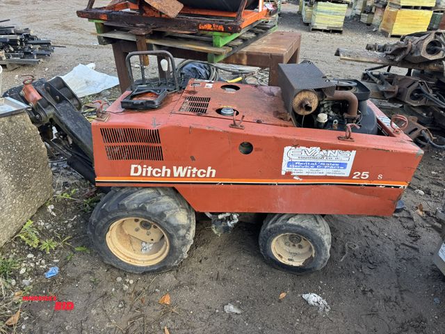 Lot 1-16004 - (1) Charles Machine Works, model 255SX, Ditch Witch, S/N 4R0478, with Onan gas engine, non-running, ...