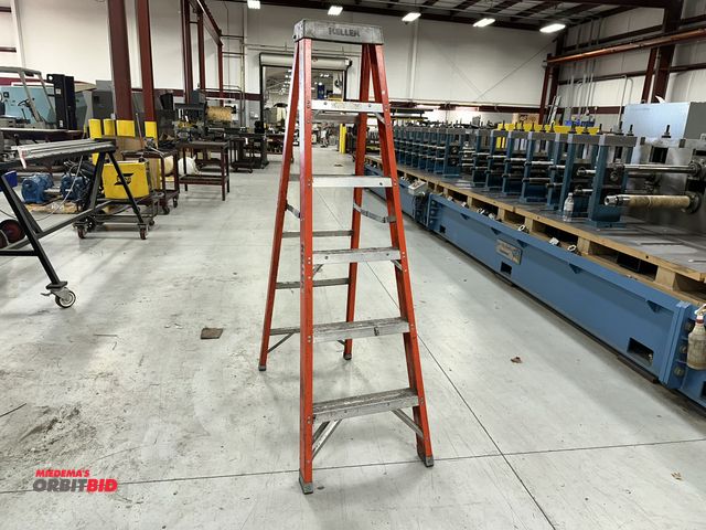 Lot 1-19192 - (1) Keller 6' fiberglass and aluminum step ladder.