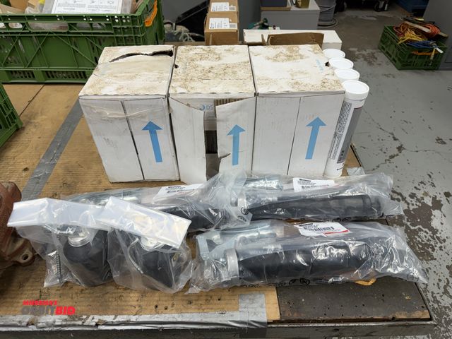 Lot 1-16801 - Lot of (2) Goldenrod oil cans, (3) Westward pistol grease guns with 18" hose, all items are new in b...