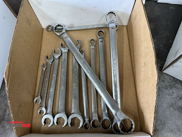 Lot 1-520 - Lot of assorted Mac and Snap-On specialty combination wrenches.