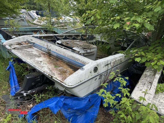 Lot 1-6582 - (1) Four Winns open bow speed boat, VIN 4NVT88381990, for parts or repair, with trailer, winning bid...