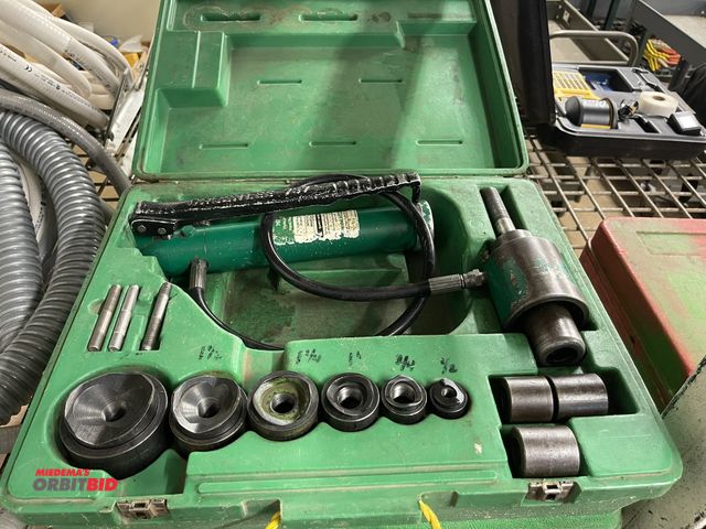 Lot 1-6238 - (1) Greenlee Slug Buster knock out kit, 1/2" to 2", includes (2) Greenlee 767 hydraulic hand pumps, ...