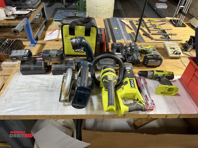Lot 1-18852 - Large lot of assorted 18V Ryobi power tools, includes Sawzall, hedge trimmers, circular saw, impact ...