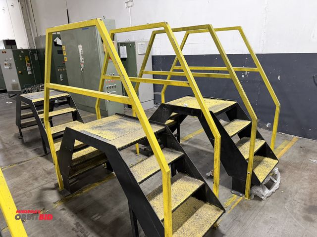 Lot 1-5472 - (1) approx. 6' long, 2-sided, 4-step platform with platform at 37" tall, approx. 25" deep with 36.5"...