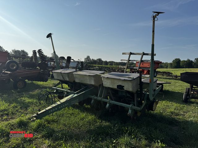 Lot 1-19702 - (1) John Deere 7000 conservation 6-row corn planter with dry fertilizer boxes and seed boxes, does n...