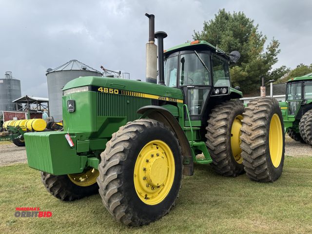 Lot 1-19952 - John Deere 4850 Tractor MFWD  (mechanical front wheel drive), 3 pt. with Quick Hitch, 3 remotes, PTO...