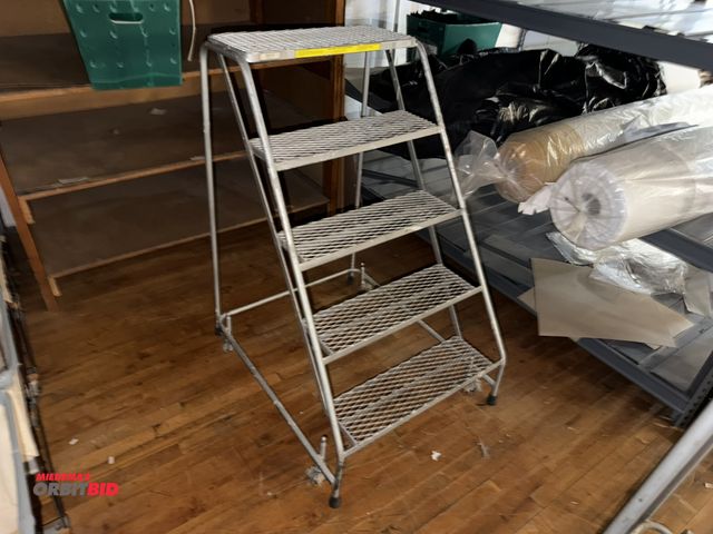 Lot 1-4786 - (1) Ballymore Company 5-step warehouse ladder, 26.5" wide x 48" tall, 250 lb. capacity.