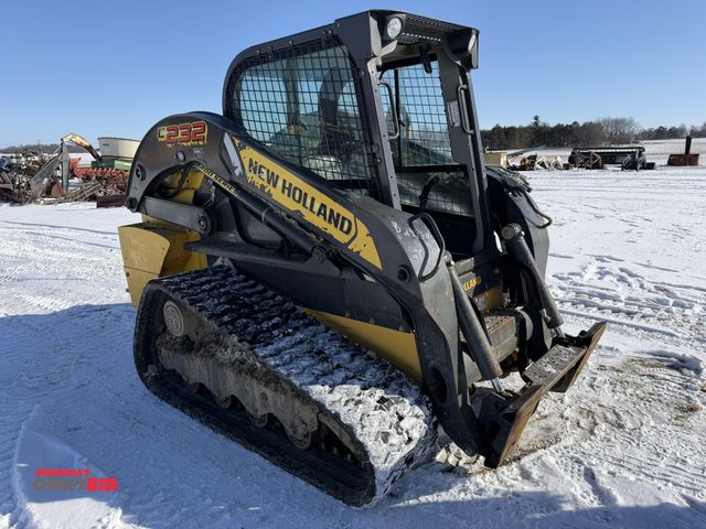 Lot 1-11755 - (1) New Holland C232 track skid loader, Product ID# JAF0C232JHM428042, S/N NHM428042, unit is 2-spee...