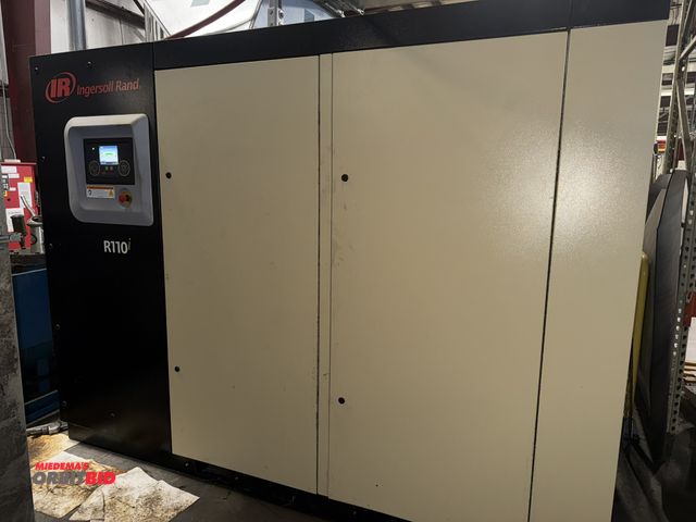 Lot 1-15810 - (1) 2020 Ingersoll-Rand, model R110I, screw type air compressor with push button controls, 5" LED st...