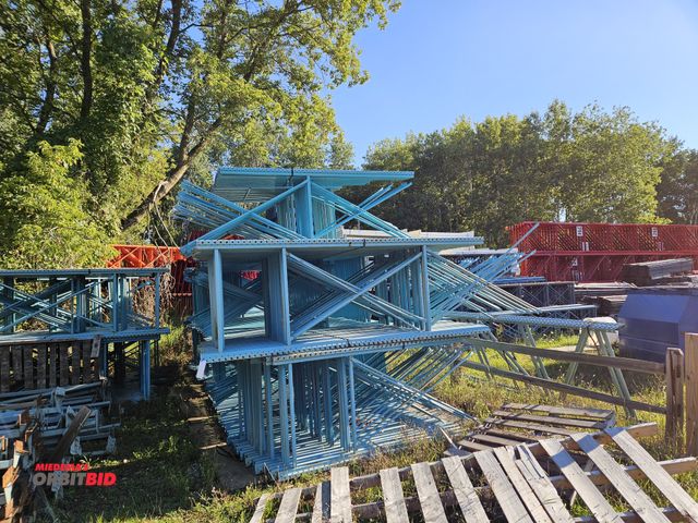 Lot 1-15355 - Lot of (Approx 279) USED 42" Speedrack Cut Off Uprights and (105) USED 4" x 96" SpeedRack Beams