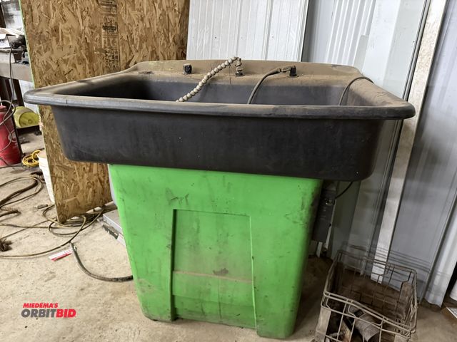 Lot 1-1478 - (1) Ozzymat molded plastic parts washer, working condition unknown, no other info available.