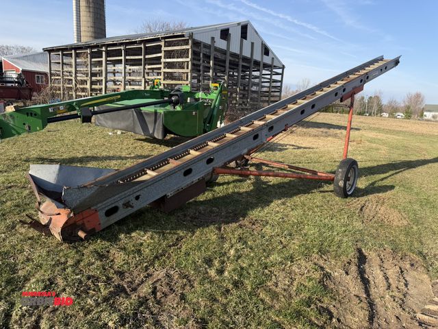 Lot 1-19144 - (1) New Idea 31' Towable Hay Elevator, model 177, S/N 48493, Lot #PE168, PTO drive.