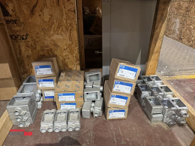 Lot 1-4366 - Large lot of Eaton single and 2-gang Ridgid boxes.