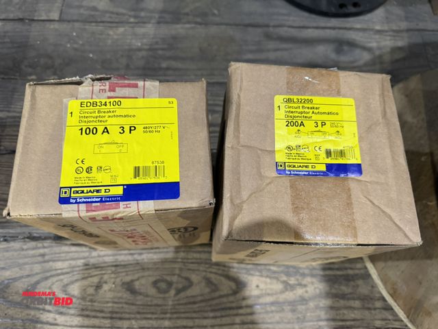 Lot 1-4404 - (2) Square-D circuit breakers, includes 1EDB34100, 100 amp/3 pole, and QBL32200, 200 amp/3 pole, bot...