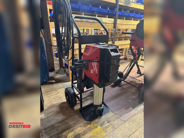 Lot 1-4168 - (1) Milwaukee 1 1/8" breaker hammer, cordless, MX Fuel, includes MX Fuel XC406 battery charger, hard...