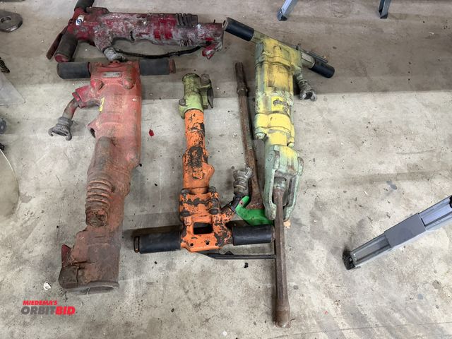 Lot 1-1368 - Lot of (4) heavy duty pneumatic jack hammers, working condition unknown, untested.