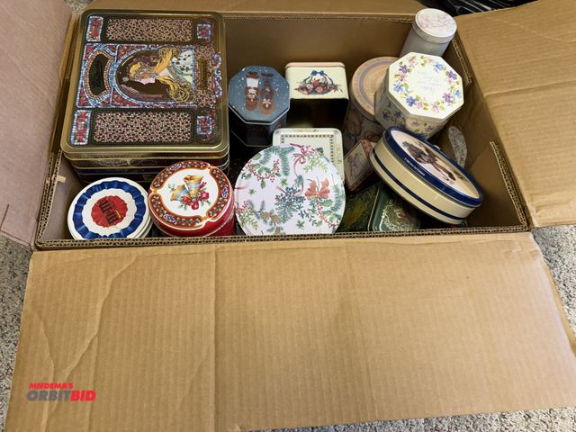 Lot 1-19205 - Large lot of assorted tin canisters.