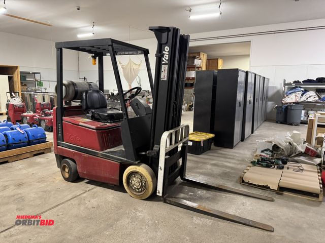 Lot 1-377 - (1) Yale, model GLC030CENUAE083, 3000 lb. capacity, propane powered forklift, S/N N497672, 190" max ...