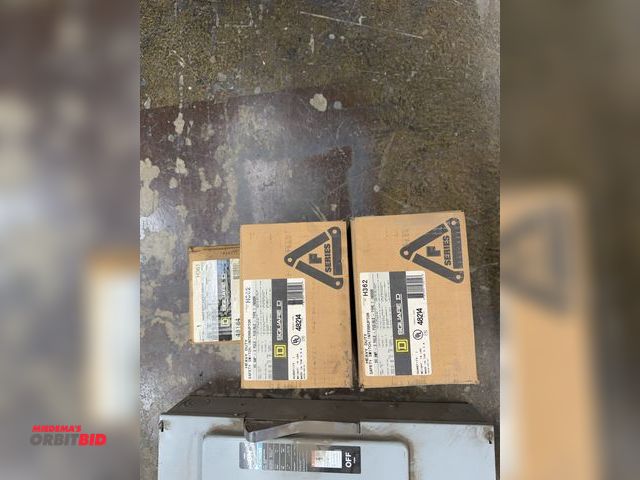 Lot 1-16789 - Lot of 3 new Square-D safety switches, includes (2) 60 amp, 3-pole fusible, and (1) 30 amp, 3-pole f...