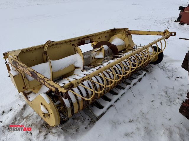 Lot 1-11481 - (1) New Holland hay pickup head, approx. 6.5' wide, model 890W, S/N 899080.