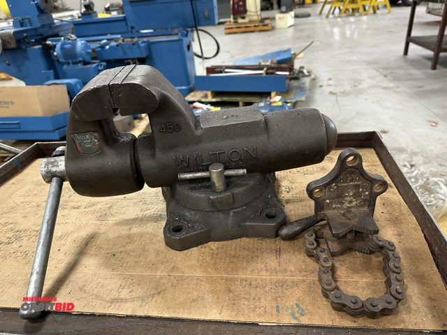 Lot 1-19179 - (1) Wilton, model 450, 4.5" bullet type bench mount vise with a pipe vise and a 32.5" length x 31.5"...