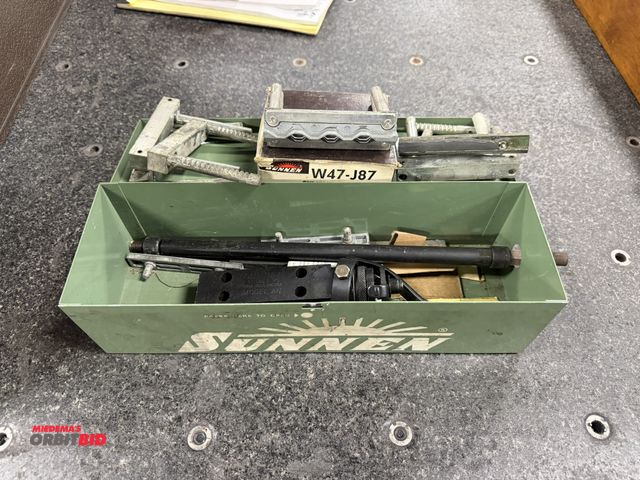 Lot 1-15309 - (1) Sunnen, model AN, honing tool with attachments.