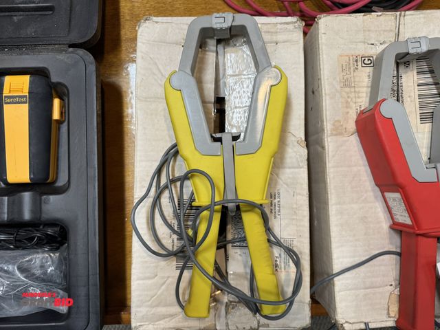 Lot 1-4579 - (1) AC/CD current probe, CP2000/200, Cat HI600V, output 2V, yellow.