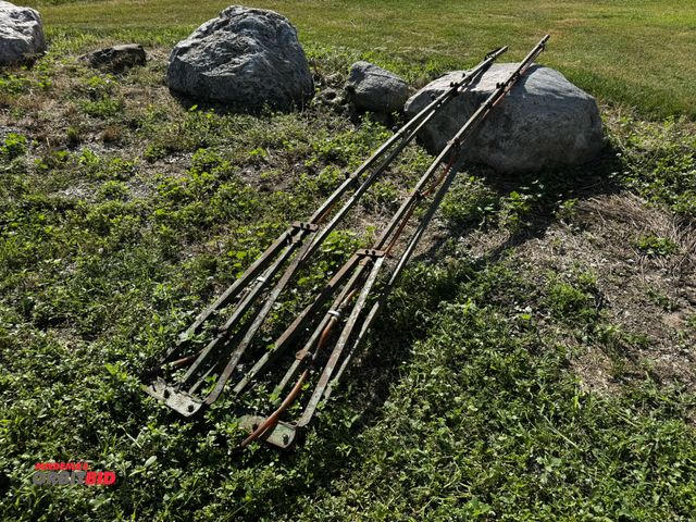 Lot 1-6933 - (2) spray boom arms, approx. 12' long, with nozzles.