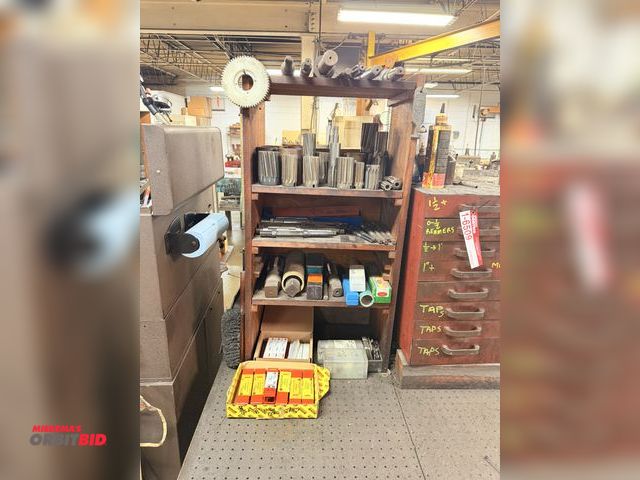 Lot 1-6510 - Large lot of assorted industrial tooling, includes shell reamers, adjustable hand reamers, pipe taps...