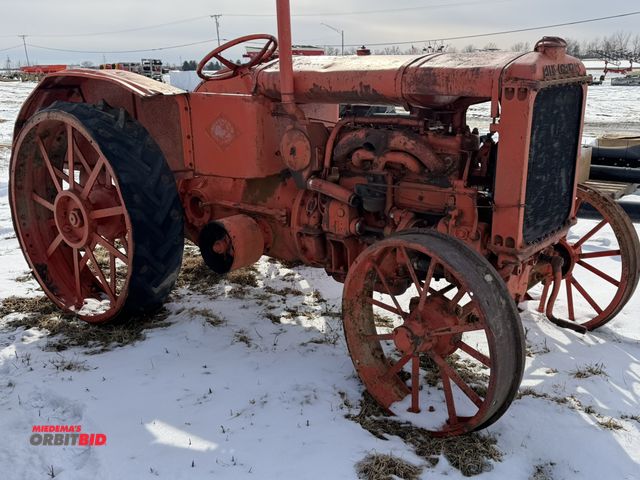 Lot 1-11784 - (1) Vintage Allis-Chalmers tractor, 4-cylinder gas engine, solid rear tires with rubber pads, approx...