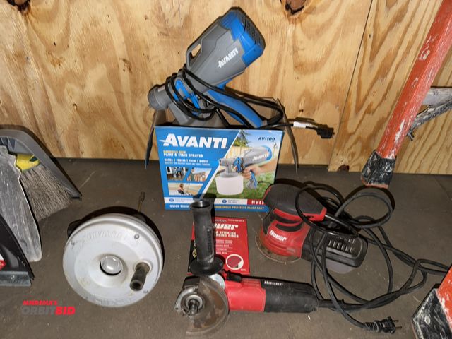 Lot 1-13174 - Lot of assorted hand tools, includes Bauer 5" orbital sander, Bauer 4.5" angle grinder, drain cleane...