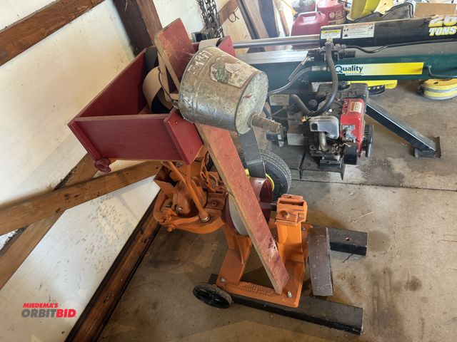 Lot 1-3263 - (1) Appleton MFG. Grist Mill, grinder belt driven, for grains.