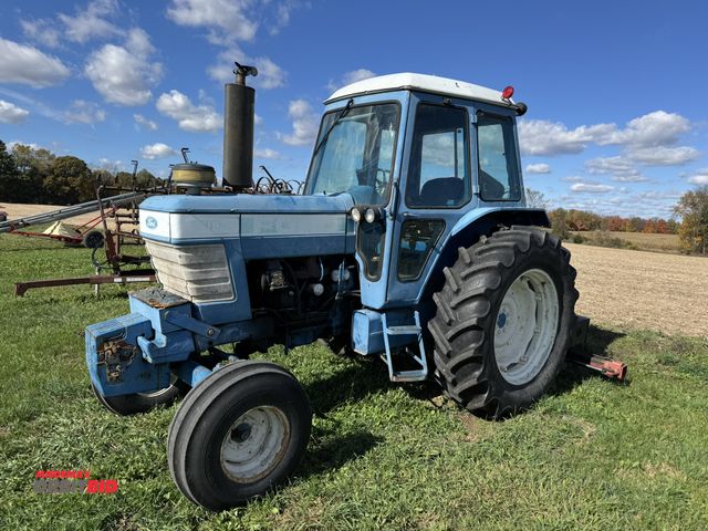Lot 1-15826 - (1) Ford 7710 Tractor, 2WD, 10.00-16SL front tires, 460/85R38 rear tires, 5715 hours showing, 8-spee...