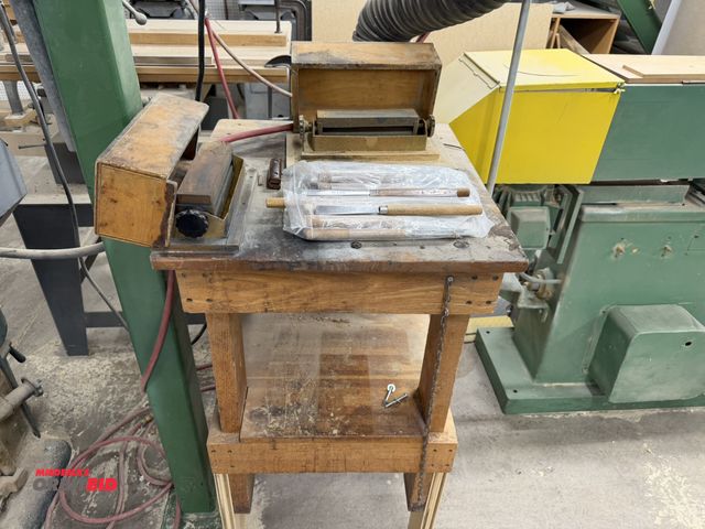Lot 1-16629 - Lot of (2) knife sharpening stones with wood table, and assorted K120 wood knives.