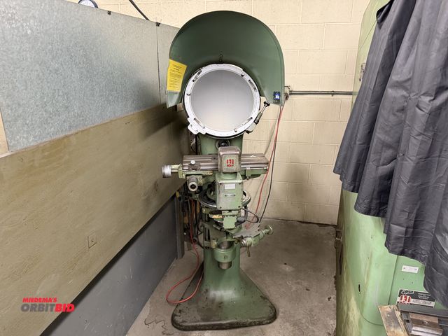 Lot 1-1628 - J&amp;L PC-14 Optical Comparator 14" View Screen, 6" x 18" Rotating Table, 10X Lens