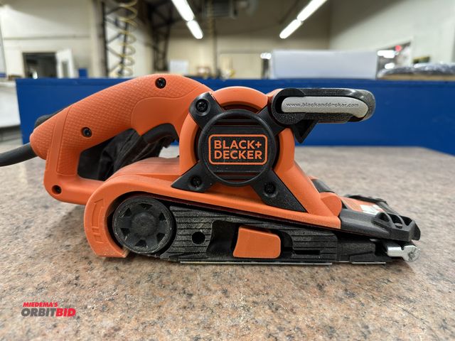 Lot 1-17720 - (1) Black &amp; Decker, model DS21, 3" x 21" belt sander.