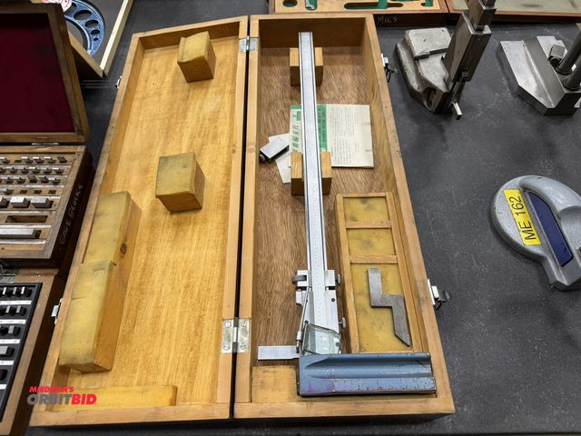 Lot 1-15197 - (1) Chuan brand 18" height gauge with metal case.