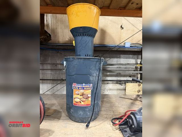 Lot 1-18661 - (1) Moon Giant grain mill grinder, 120V, unsure when last used, but is sticky.
