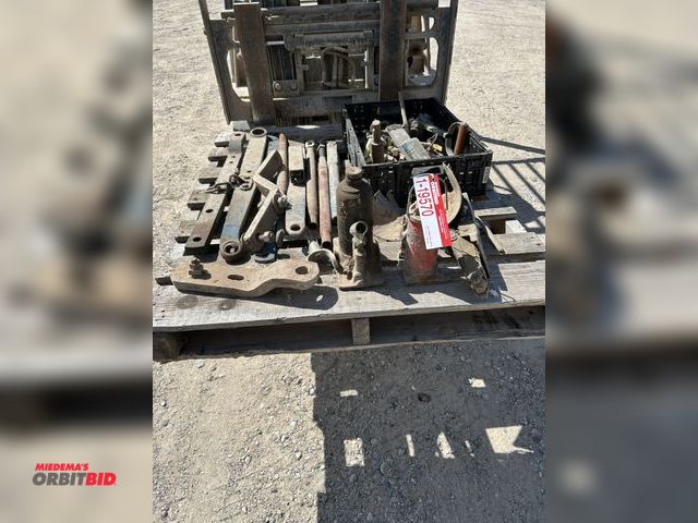 Lot 1-19570 - Skid of assorted trailer hitches, draw bars, stabilizer arms and more