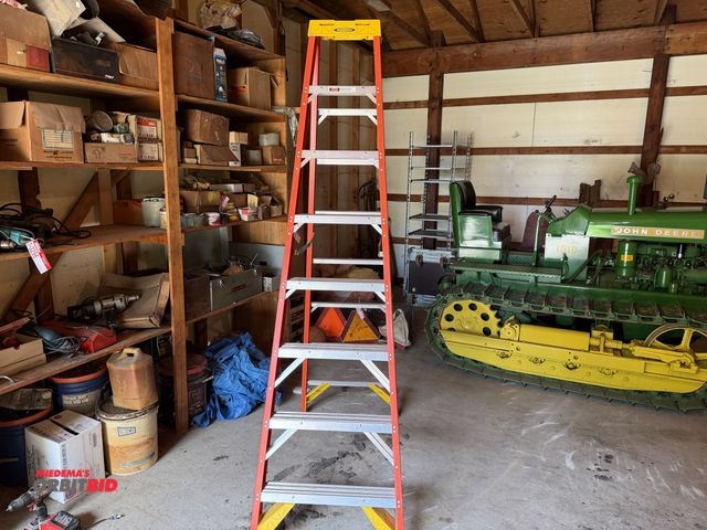 Lot 1-3293 - (1) Werner fiberglass ladder, 8'
