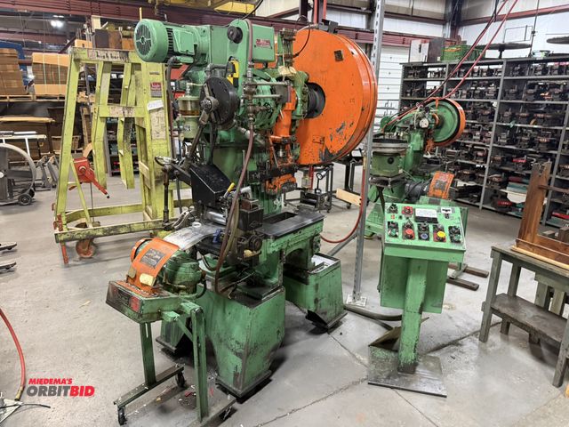 Lot 1-18523 - Perkins 351-B, 20-ton capacity 2" stroke, 10" shut height, 2.5" ram adjustment, 21" x 11" bed area, ...