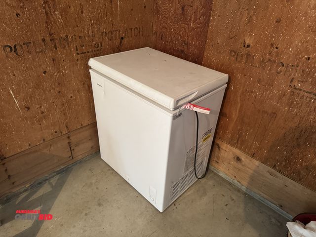 Lot 1-3123 - (1) Hot Point chest freezer, 28" x 20-1/2" x 31" tall.